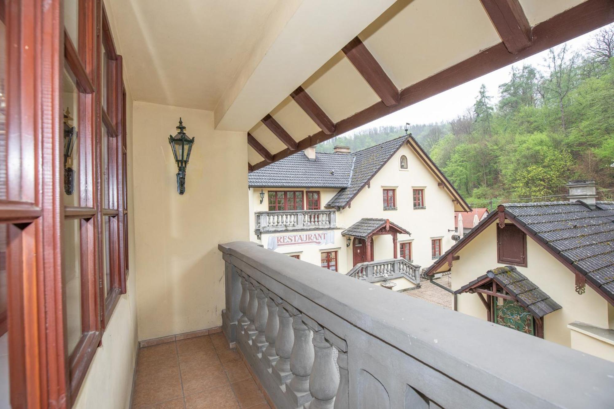 Resort U Jelena Krivoklat Exterior photo